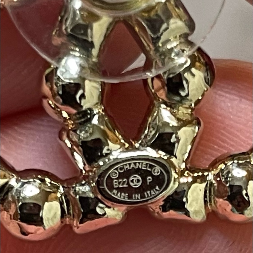 Chanel Gold and Pearl Earrings NIB - Picture 3 of 8